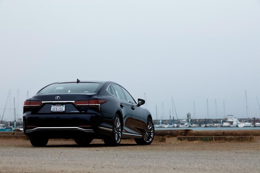  Lexus LS500h AWD 2017 года  (NA) (фото 6 из 96)